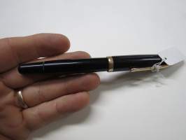 Montblanc (Mont Blanc) Masterpiece 242, &quot;14C 585&quot; kultaterä -täytekynä