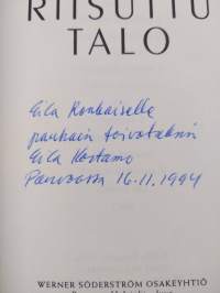 Riisuttu talo (signeerattu, tekijän omiste, ERINOMAINEN)