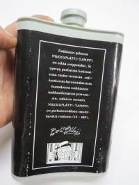 Tamppi NukkuMatti Exsport MCMXCI Vappu 1991 -Tampereen teekkarit, perinteinen vappujulkaisu taskumatinmatin muotoisessa pakkauksessaan, huomaa Tom of Finland piirros