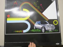 Mini 2004 -seinäkalenteri