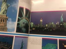 New York City Deluxe Souvenir Book