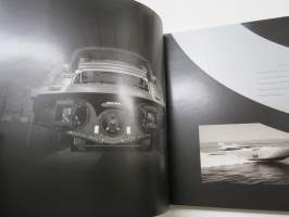 Pershing Boats - moving idea -luksusveneiden myyntiesittelykirja / tuoteluettelo, englanninkielinen