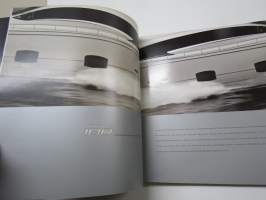 Pershing Boats - moving idea -luksusveneiden myyntiesittelykirja / tuoteluettelo, englanninkielinen