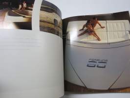 Pershing Boats - moving idea -luksusveneiden myyntiesittelykirja / tuoteluettelo, englanninkielinen