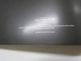 Pershing Boats - moving idea -luksusveneiden myyntiesittelykirja / tuoteluettelo, englanninkielinen