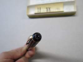 Montblanc 3-42 G Masterpiece, 14C 14 K 585 nib.  Montblanc star outline on black cap finial, Knob Piston Filler, 8mm blue ink window -kultaterä täytekynä + kotelo