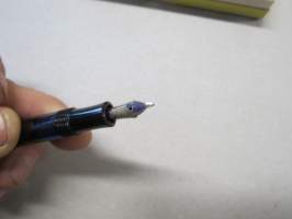 Montblanc 3-42 G Masterpiece, 14C 14 K 585 nib.  Montblanc star outline on black cap finial, Knob Piston Filler, 8mm blue ink window -kultaterä täytekynä + kotelo