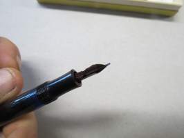 Montblanc 3-42 G Masterpiece, 14C 14 K 585 nib.  Montblanc star outline on black cap finial, Knob Piston Filler, 8mm blue ink window -kultaterä täytekynä + kotelo