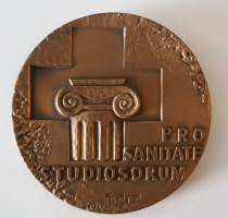 Urpo Ratia 1980  ( Armas Hutri )  mitali 72 mm taidemitali
