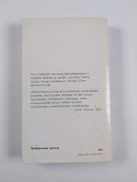 Tehtaan varjossa : Romaani