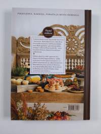 Pientä makeaa : pikkuleipiä, kakkuja, piiraita ja muita herkkuja