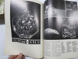 Avotakka 1968 nr 1,Uima-allas, Kodinsisusta, Kodikkaasti asuntovaunussa, Talvilomalle, Koriste-esineitä mm. Cassiopeia, Asuntosäästäjäperhe, ym.