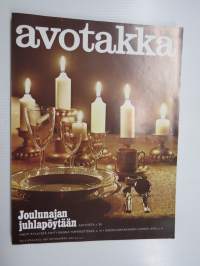 Avotakka 1967 nr 4, Joulunaika, Sisustuskankaita, Nauti kylvystä, Huonekalukierros, Rasioita, Omaa kotia ei ole pakko omistaa, Tilanjakajat, ym.