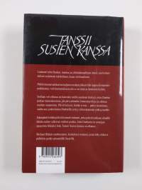 Tanssii susien kanssa