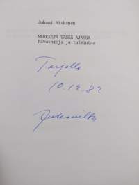 Merkkejä tässä ajassa : havaintoja ja tulkintaa (signeerattu, tekijän omiste)