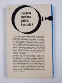 Ihminen suoritusyhteiskunnassa : sosiaalieettistä arviointia