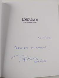 Roskasakki ja Papanamaan kartta (signeerattu)