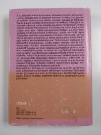 F. E. Sillanpään romaanitaide kirjailijan asenteiden ja kertojan aseman kannalta