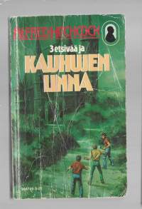 3 etsivää ja kauhujen linnaKirjaArthur, Robert  ; Tetri, Laura , 1916- ; Hitchcock, Alfred , 1899-1980Gummerus 1983