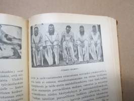 Työväen Kalenteri 1918, sis. mm. seur. artikkelit; (Venäjän) Vallankumouksen pyörteissä, Kun jääpalatsi sortui, Muurmannin rannalta, Pönttövuoren