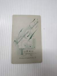 Vinokatseherra - Atelier Friedrich, Turku -visiittikorttivalokuva / visit card photograph / cdv