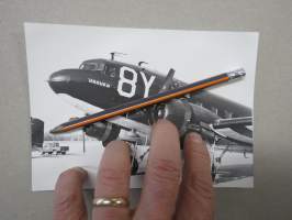 DC-3 &quot;HAAHKA&quot; 25.4.1986, Burlington, Vermont -valokuva