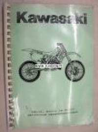 Kawasaki KX125, KX250, KX500 moottoripyörä -käyttöohjekirja 