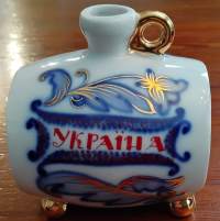 posliini tynnyri Kiovan keramiikkatehdas Ukraina