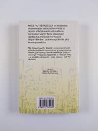 Mies parvekkeella