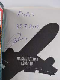 Maastamuuttajan päiväkirja : valikoidut kolumnit 2014-2015 (signeerattu, tekijän omiste)