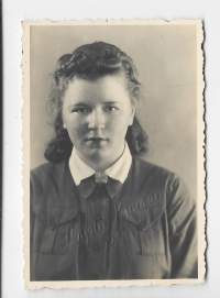 Lotta Lilja 1943 - valokuva 6x9 cm