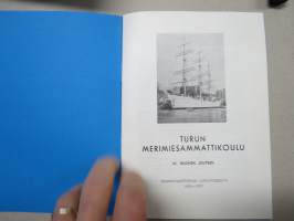 Turun Merimiesammattikolu Kl. Suomen JOutsen - toimintakertomus lukuvuodelta 1970-71