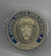 Aurora Police Department ,  USA challenge coin / haastekolikko 40 mm pillerissä  40 mm