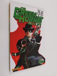 The green hornet : Parallel lives vol. 1