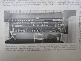 Kotiliesi 1928 nr 17, Kansikuva Eric Wasström - Ryijynkutojia, Oma koti ja rakentamisvarat, Münchenin kotitalousnäyttely, Pesuvaatteiden loppukäsittely maalla...