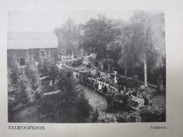 Kotiliesi 1928 nr 13, Kansikuva Alb. Gebhard - Uimaan lähdössä, Uinti ja terveys, Englantilainen ihannekoti, Alumiiastiat ja vitamiinit, Nukellakin on historia...