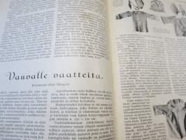 Kotiliesi 1929 nr 18, Kansikuva Vilho Sjöström - Aidalla, Pikkulapsi ja pahat voimat, Anna Sahlstén 70 v., Berliinin Kaasu- ja vesinäyttely, Vauvanvaatteet, Kaali ym