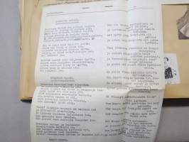 Elettyä ja koettua vv. 1949-51 -turkulaisen virkanaisen elämää leikekirjan muodossa, erilaisten tapahtumien ohjelmia, pääsylippuja, matkalippuja, ilmoituksia...