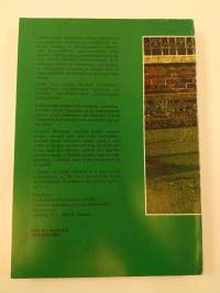 Paikalliskulttuurin rakennemuutos : raportti Pohjois-Thaimaan riisikylistä = Structural change in local culture : de-localization and cultural imperialism in rura...