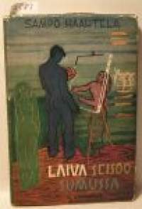 Laiva seisoo sumussa.