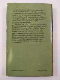 Kadun aurinkoisella puolella
