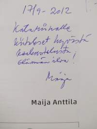 Eturiviin ja puhu! : yli kolmekymmentä vaikuttamisen vuotta (signeerattu, tekijän omiste)