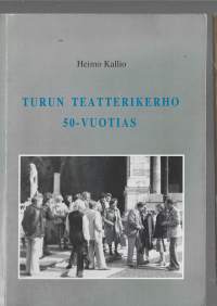 Turun teatterikerho 50-vuotiasKirjaKallio, Heimo , 1914-1999 ; Turun teatterikerho Turun teatterikerho 1995Ulkoasu