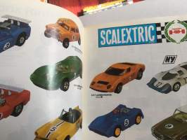 Myyntiesite X 5 - Scalextric Autoradat