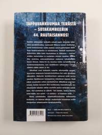 Älä antaudu : sotaromaani