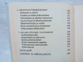 Kolme kylää - kertomus erään kulttuurintutkimuksen taustasta, työstä ja tuloksista