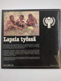 Lapsia työssä