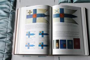 Suomen lippu kautta aikojen, 1983. Kattava teos Suomen lipun mielenkiintoisesta historiasta ja käytöstä. Numeroitu painos 761/3000.