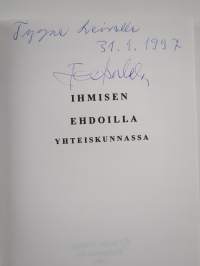 Ihmisen ehdoilla yhteiskunnassa (signeerattu, tekijän omiste)