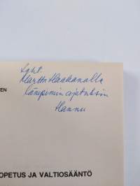 Uskonnonopetus ja valtiosääntö : koulun uskonnonopetuksen asema valtiosääntöoikeudellisena kysymyksenä (signeerattu, tekijän omiste)